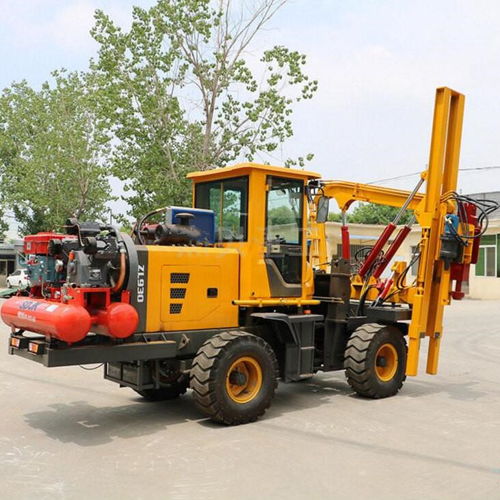 液壓公路護(hù)欄鉆孔機(jī)，裝載機(jī)打樁機(jī)熱銷